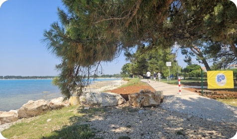 Quadovi vozili preko plaže i obale? Općina Medulin postavila kamene prepreke kod Kažele-160927