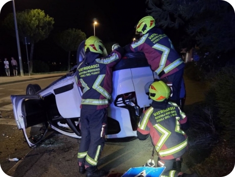 Pijana vozačica u Rovinju skrivila sudar, automobil završio na krovu-162337