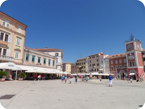 Grad Rovinj kreće u pojačanu kontrolu ugostiteljskih terasa i opreme na javnim površinama-162441