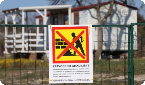 Obećao da će im povoljnije izgraditi kuće pa ih prevario-160613