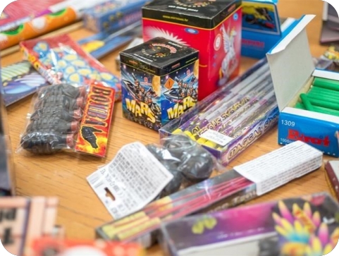 Policija u Umagu uhvatila djecu s F3 i F4 pirotehnikom, uključuju se i socijalne službe-157346