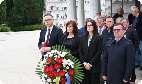 U povodu Dana Grada Pule i 81. obljetnice oslobođenja položeni vijenci na spomen obilježja-160367