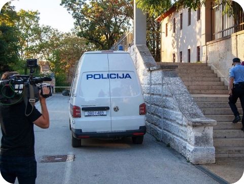 Istražni zatvor za 42-godišnjaka koji je s leđa prišao ženi u Puli i prijetio joj nožem-161476