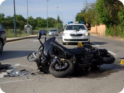 Oduzeo prednost motociklistu pa ga teško ozlijedio-160866