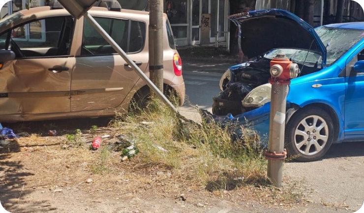 U sudaru na raskrižju u Puli planulo vozilo-162556