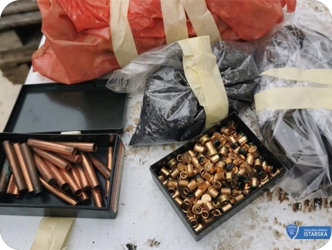 Čistila podrum pa pronašla 6,5 kilograma eksploziva-161254