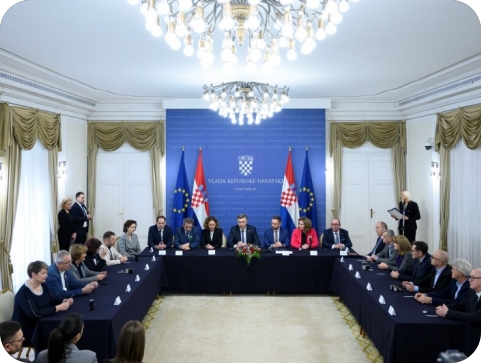 Potpisivanjem kolektivnih ugovora zaokružen proces velike reforme plaća u Hrvatskoj-143271