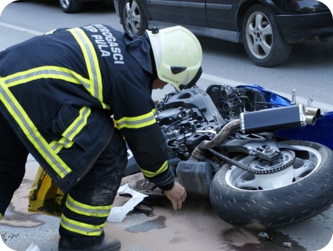 Pao s motocikla na rotoru kod skretanja za Premanturu-72641
