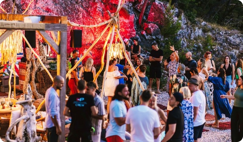 Gold Party za kraj ljeta: AMO Beach Bar & Food u suradnji s Aura destilerijom-155304