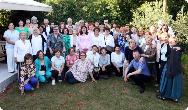 Pedeset godina nakon mature ponovno zajedno: Susret generacije Ekonomske škole Pula-160861