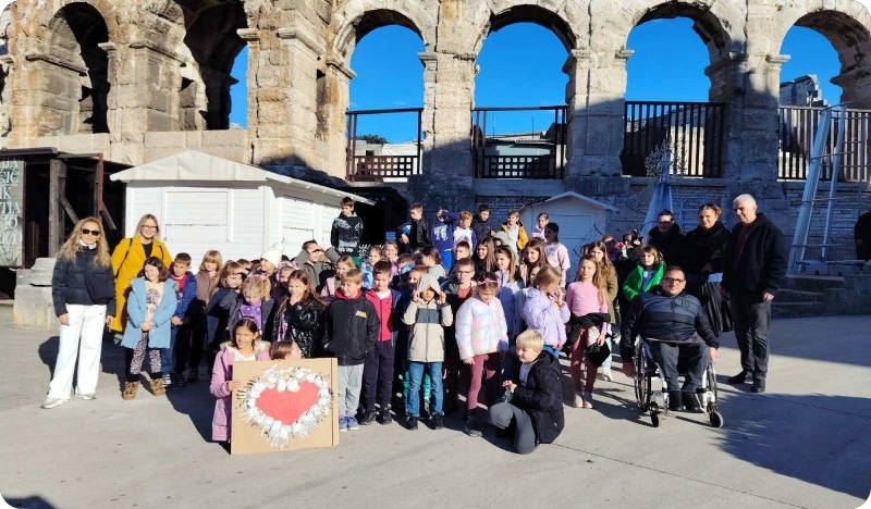Učenici OŠ Tone Peruška skupljali ambalažu i prikupili 220 eura za mladog tetraplegičara Marka-156856