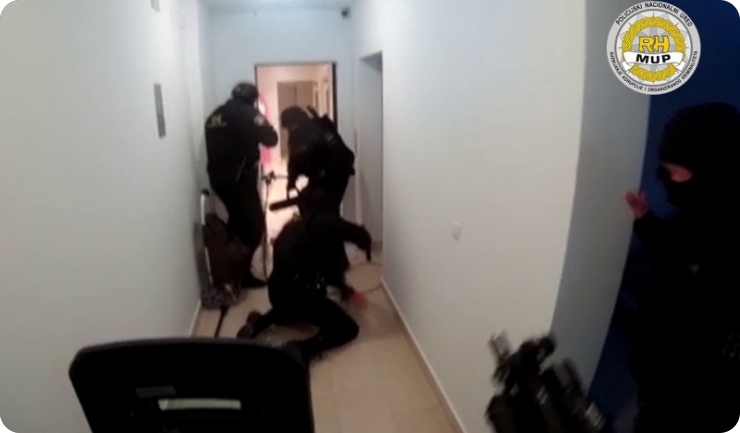 Zbog sumnje u organizirani kriminal uhićeno deset osoba - VIDEO-126147