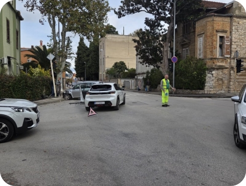 Prometna nesreća na križanju Budicinove i Tomassinijeve ulice u Puli-164484