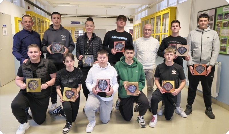 Industrijsko-obrtnička škola Pula dobila umjetnički dar od međunarodne umjetnice Aleksandre Ane Mikarić-148675