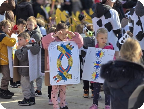 Porečki dječji karneval ispunio rivu smijehom i šarenim kostimima-158558
