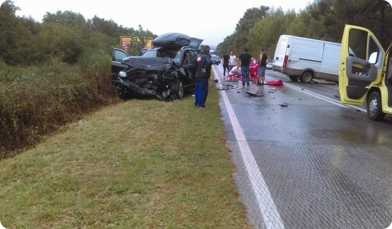 Teška prometna nesreća na cesti Vodnjan - Pula-80603