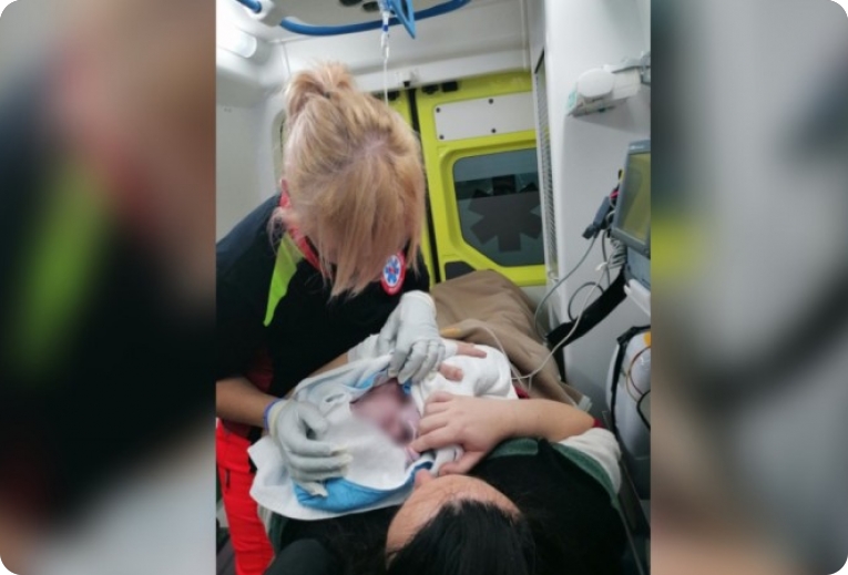 Novorođenče stiglo na svijet u vozilu pazinske hitne pomoći-156603