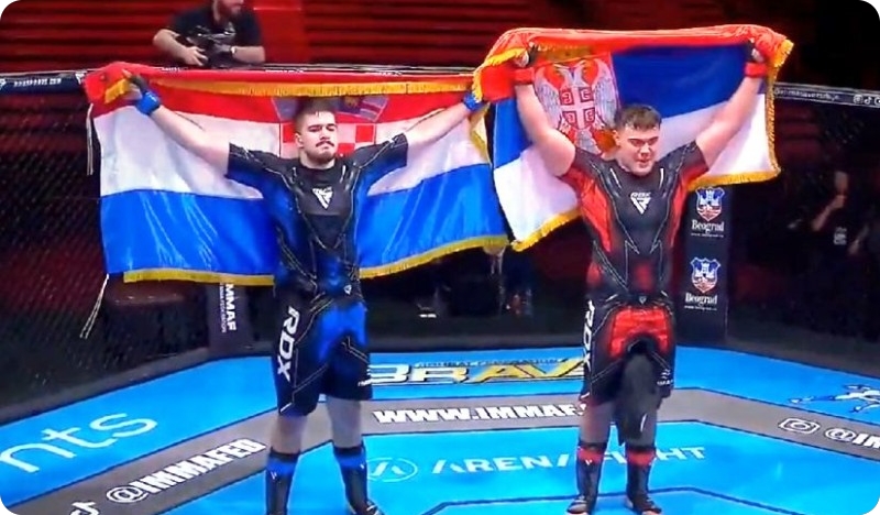 Nakon finala u Beogradu MMA borci Hrvat i Srbin zamijenili su zastave svojih država-158546
