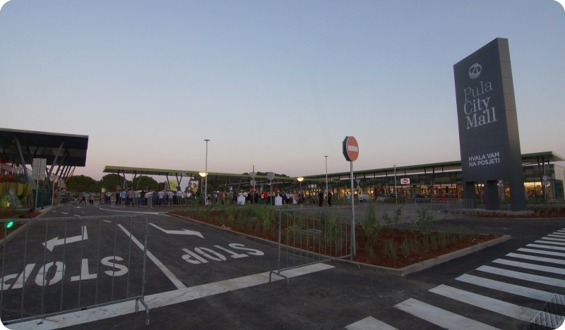 Policija istražuje lažnu dojavu o bombi u  Pula City Mallu-127789