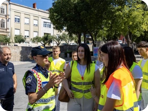 Prometna policija educirala pripadnike Prometne jedinice mladeži-161045