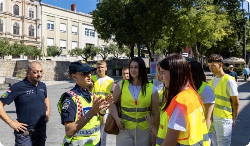 Prometna policija educirala pripadnike Prometne jedinice mladeži-161045
