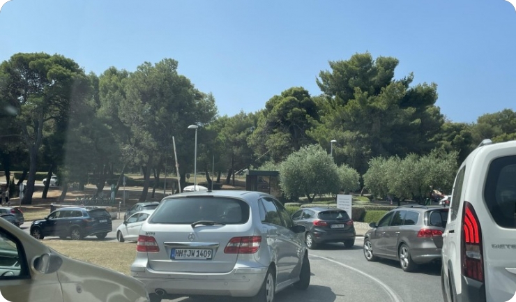 Unatoč novo uređenom parkingu na Saccorgiani, vozači se i dalje parkiraju na cesti prema Verudeli-138363