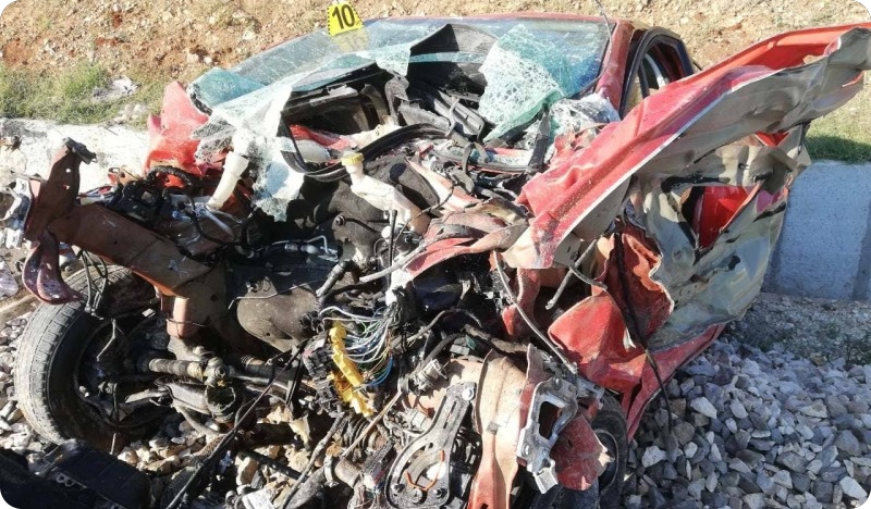 Vlak vukao automobil, vozač i maloljetno dijete neozlijeđeni-91657