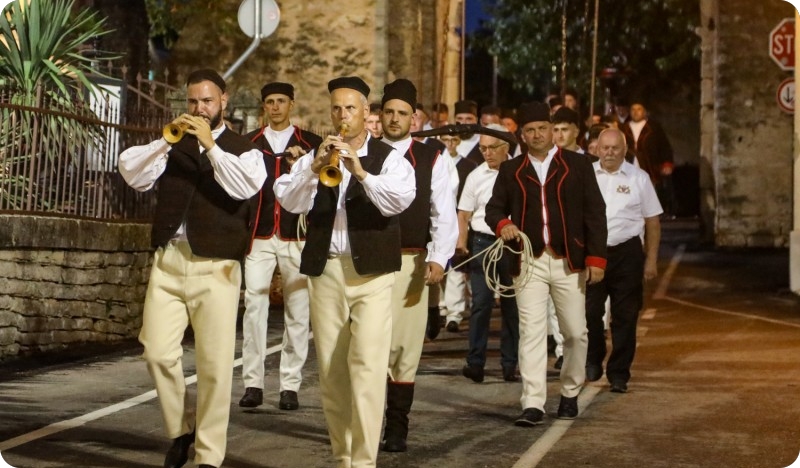 Unatoč kiši Barban otvorio 51. Trku na prstenac i vikend velike tradicije-162973