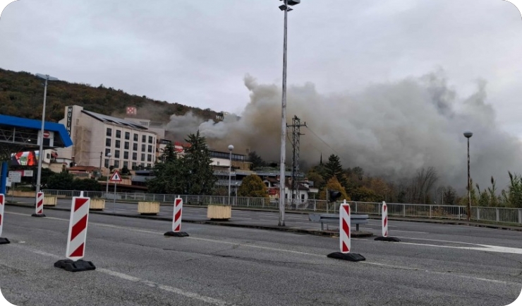 Veliki požar u Istri u Casinu Mulino kod Sečovlja, na terenu i hrvatski i slovenski vatrogasci-156677