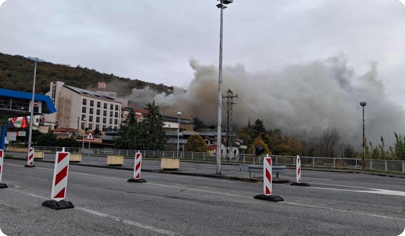 Veliki požar u Istri u Casinu Mulino kod Sečovlja, na terenu i hrvatski i slovenski vatrogasci-156677