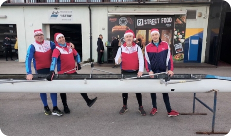 Veslači ‘‘Istra’’ Pula i ove godine ispratili Silvestrovo na moru-157591