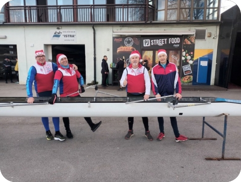 Veslači ‘‘Istra’’ Pula i ove godine ispratili Silvestrovo na moru-157591