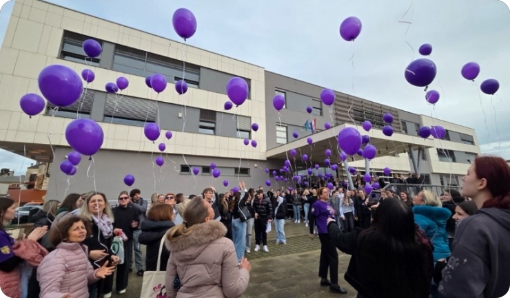 Medicinska škola Pula obilježila Međunarodni dan epilepsije puštanjem ljubičastih balona-158389