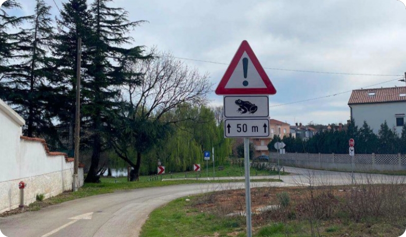Mole se vozači za dodatni oprez kod Medulinske lokve zbog proljetnih migracija žaba!-159091