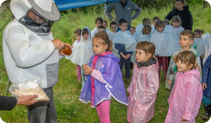 Unatoč kiši, Valsaline pune dječjeg smijeha i znanja o pčelama-160377