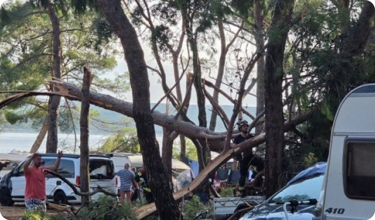 Dvije osobe su ozlijeđene u snažnoj pijavici koja je pogodila otok Lošinj-162264