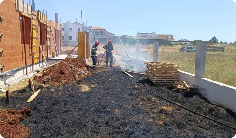 U Šikićima izbio požar, intervenirala JVP Pula-162137