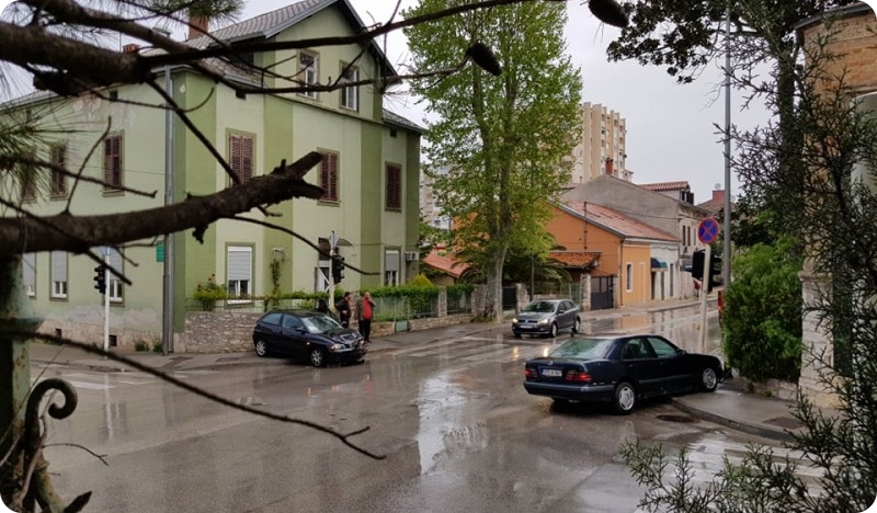 Sudar na križanju Tomasinijeve i Budicinove ulice na Verudi-VIDEO-106064