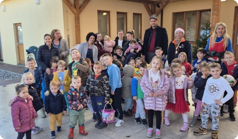 Pčelar Emilijano Marković donirao 65 teglica meda vrtiću u Vižinadi-157217