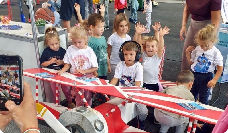 Mala krila, veliki snovi: istarski aeroklubovi ponovno razveselili najmlađe na Sport Festu-164423