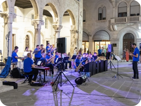 Ljetna večer evergreena uz Big Band Pula i Daniela Ferra-162348