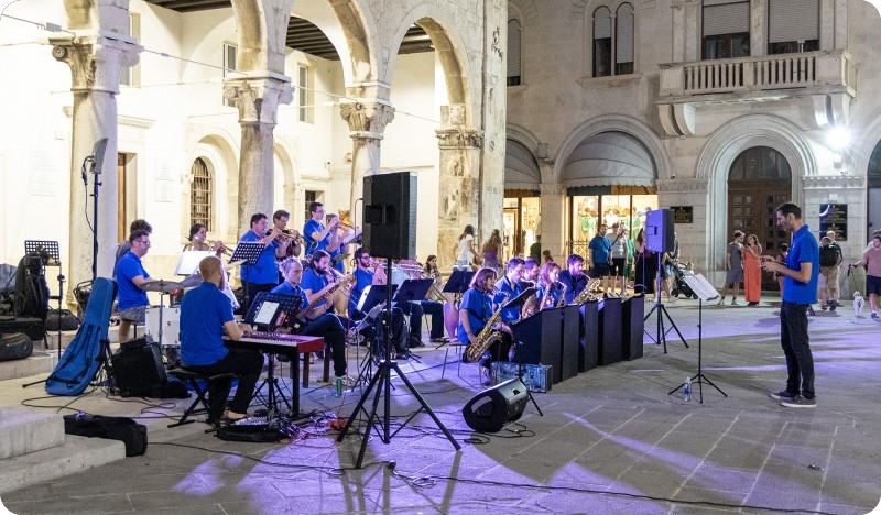 Ljetna večer evergreena uz Big Band Pula i Daniela Ferra-162348