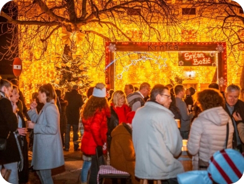 “Pušti takujin doma”: Badnjak na placi u Krnici, tradicija koja se nastavlja i ove godine-157422