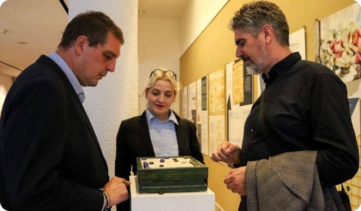 Jesu li stari Rimljani imali svoj ‘’Čovječe, ne ljuti se’‘? Odgovor čeka u Galeriji C8 (FOTO)-164102
