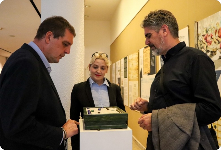 Jesu li stari Rimljani imali svoj ‘’Čovječe, ne ljuti se’‘? Odgovor čeka u Galeriji C8 (FOTO)-164102