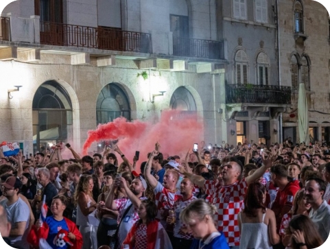 Policija sankcionirala mladiće zbog baklji tijekom prijenosa utakmice na pulskom Forumu-161533