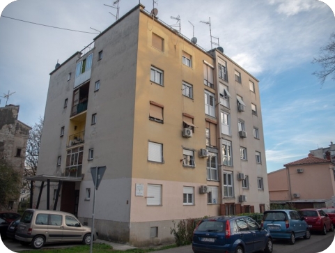 Nema pravde za malog čovjeka, stanari ove zgrade više neće vidjeti dnevno svjetlo-122822