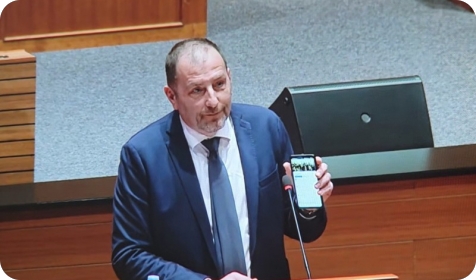 LIPO JE U ISTRI: Paus napravio show u Saboru (VIDEO)-158243