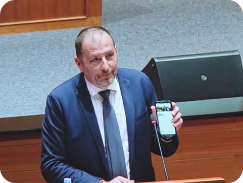 LIPO JE U ISTRI: Paus napravio show u Saboru (VIDEO)-158243