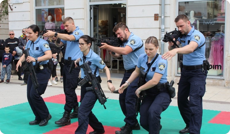 U Puli Dan otvorenih vrata policije uz pokazne vježbe i ATJ Lučko-160534